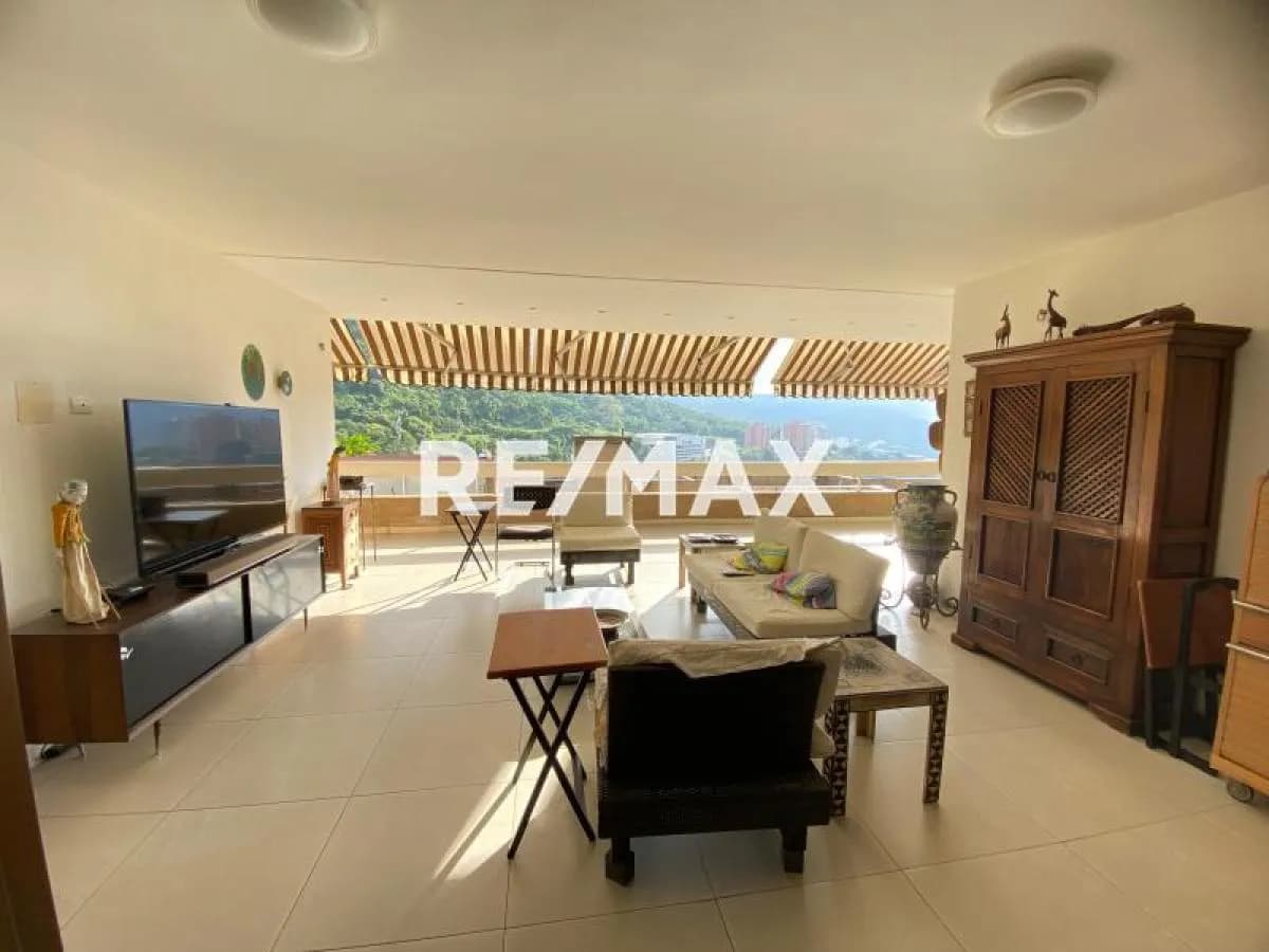 Venta de hermoso y amplio apartamento en La Tahona, 413M2.