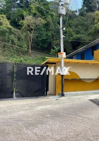 EN VENTA LOCAL COMERCIAL #3 Centro Residencial y comercial Hevia Luna