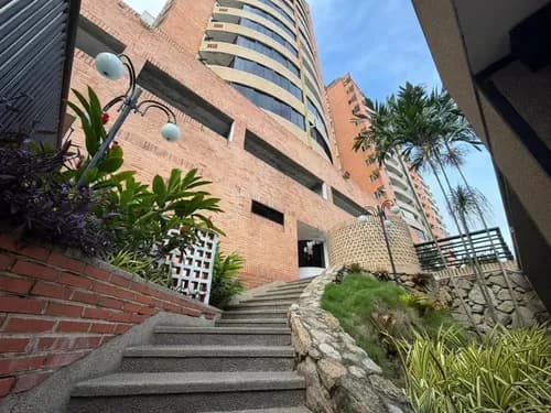 Exclusivo Apartamento Residencial Equipado En Concepto Abierto Con Climatización Integral, Vestier Y Puesto Techado Urbanización El Parral, Residencias Roraima Jg-gh
