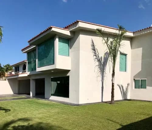 Casa En Venta Ubicada En Urbanizacion Guataparo Valencia. St
