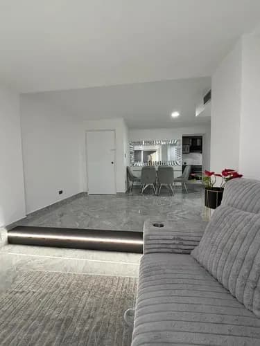 (sólo Clientes Directos) Apartamento Remodelado, Sector Venecia, Cerro Sur, Lechería, 86 M2, 02 Habitaciones, 02 Baños, Cocina Empotrada Equipada, Amoblado, 1 Estacionamiento Techado, Piscina, Soci