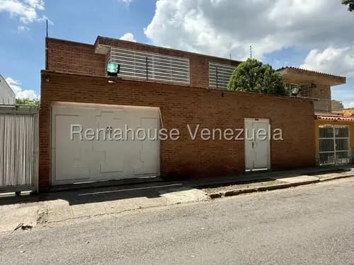 Casa En Calle Cerrada Con Vigilancia En Venta En Montalban I / 26-17724 Csa