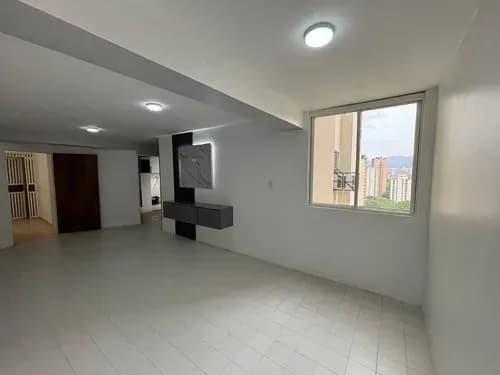 En Venta Lindo Apartamento En Urb Valles De Camoruco Res Paraiso K Norte Valencia, Cercano A Todo Piso Alto Edificio Con Planta 50% , Seguro.