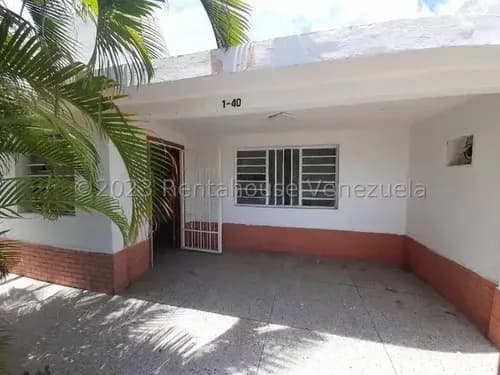 Casa Comercial En El Centro-este: 5 Ambientes Versátiles Y 4 Baños @eloisabermudez.rah