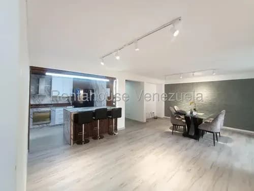 Excelente Apartamento En La Urb. La Urbina #26-15988