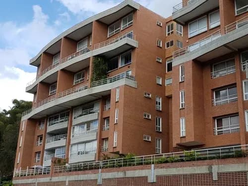 Alto Hatillo Exclusivo Edificio Excelente Pb Financiamiento 50% En 24 Meses Calle Privada Vigilancia 500 Mts Pozo De Agua Terraza 80mts 3 Puestos En Sótano Maletero Gimnasio.