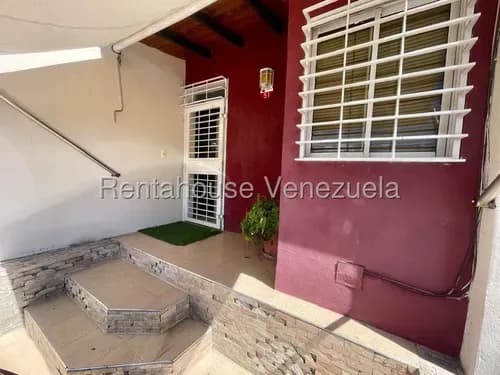 Venta En Los Cerezos Casa Moderna De 3 Habitaciones Con Family Room Cabudare,lara Mehilyn Perez