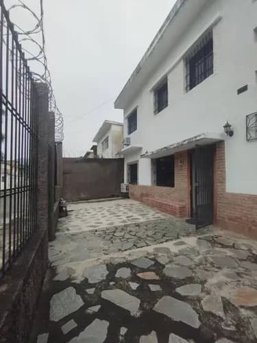 Np En Venta Casa A Pocos Metros De La Av. Bolivar Urb. Los Sauces Código 30135