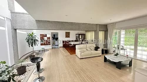Casa En Venta En El Marques Con Arquitectura Moderna Y Finos Acabados Que Adornan Cada Rincón De Esta Residencia