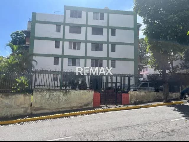 Penthouse en el llanito con gran potencial para remodelar