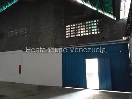 En Alquiler Amplio Galpón Con Gas Directo En Zona Industrial 2 Barquisimeto, Héctor Malavé, Cód. 26-12748, Dentro De Un Complejo Privado.