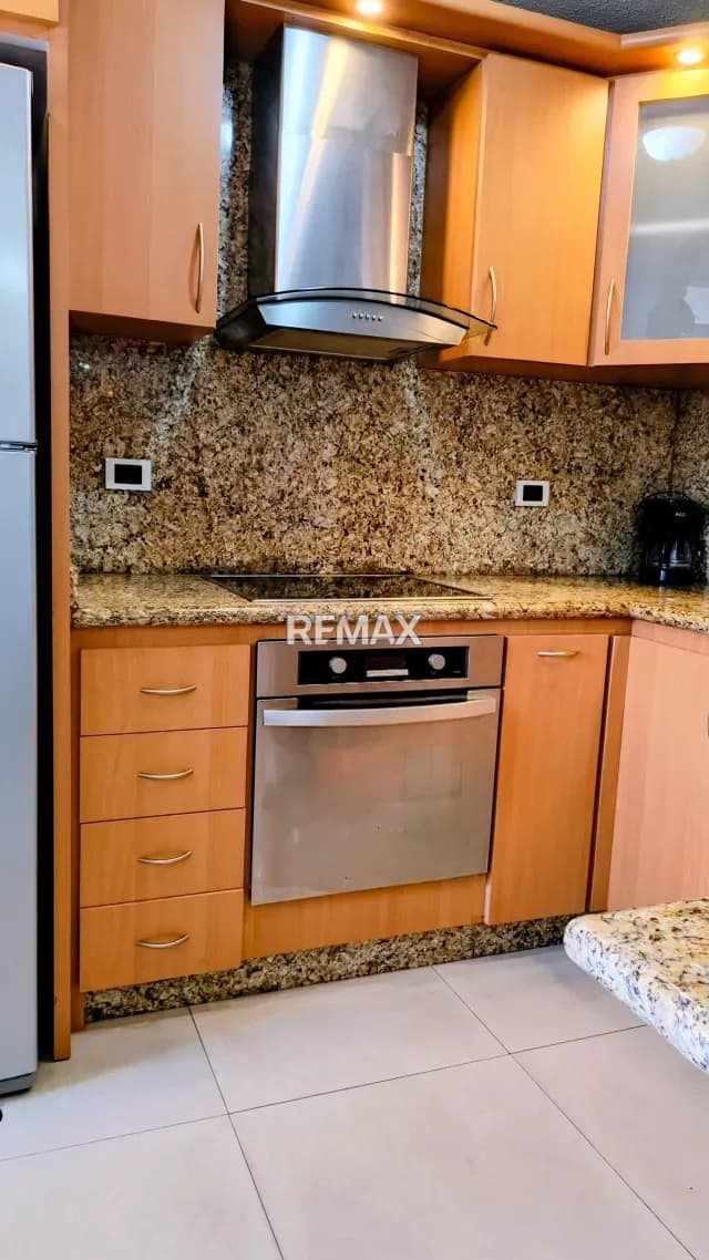 EXCELENTE APARTAMENTO EN ALQUILER FIJO C R PLAZA GUAICA LECHERIA