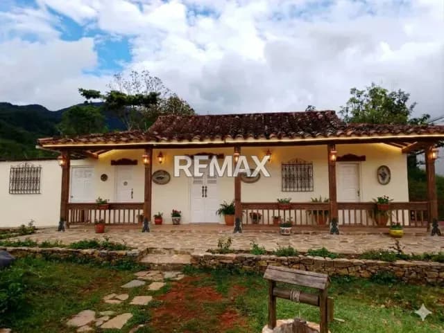Vendo Casa Tipo Colonial con Gran Extensión de Terreno Cueva del Oso