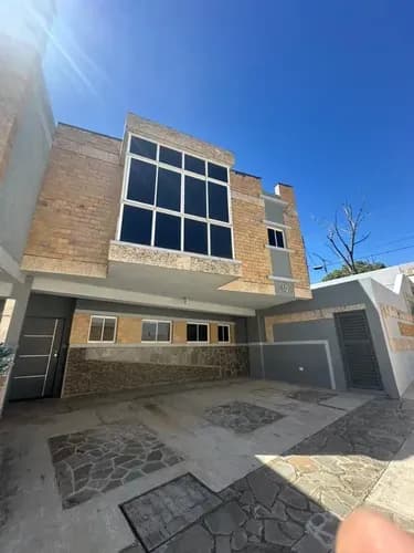 En Venta Townhouse En Res. Villas Del Lago, Urb. Guataparo, Valencia