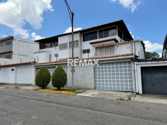 VENTA DE CASA DE TRES PLANTAS UBICADA EN TERRAZAS DEL CLUB HÍPICO