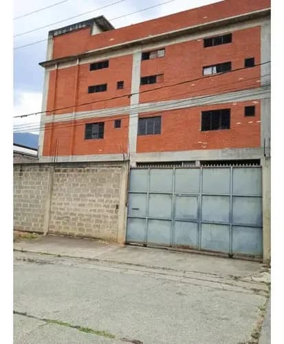 Se Vende Edificio Industrial En La Yaguara.