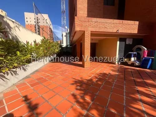 Apartamento En Venta Zona Este Barquisimeto Jrh Nueva Segovia Ofrece Grandes Beneficios Como; 4 Habitaciones, Cocina Estilo Italiano, 4 Baños, 2 Puestos De Estacionamiento, Maleteros