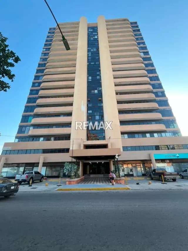 SE ALQUILA DE OFICINAS TORRE ENPRESARIAL CLARET