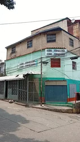 Mh - Alquiler Espectacular Edificio 300 M2, En Alquiler, 3 Niveles, 2 Baños, 10.000 Litros Agua. Catia