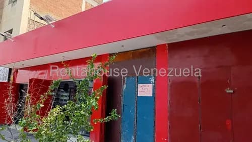 Karen Burgos Vende Amplio Local Comercial En Pleno Centro De Barquisimeto, Tanque Subterráneo, A Pie De Calle, Ideal Para Cualquier Tipo De Negocio.