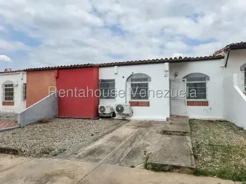 Sorangel Vargas Alquila Comoda Casa En Urbanismo Privado, Excelente Ubicacion Y Facil Acceso Los Cerezos Cabudare Mls #26-16295