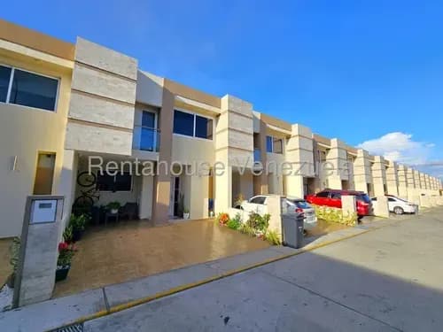 Vendo Casa ( Townhouse ) Moderna En Cabudare Zona Ribereña, Acabados De Lujo, Cocina Equipada, Parrillera, Aires Acondicionados. Vende Héctor Malavé
