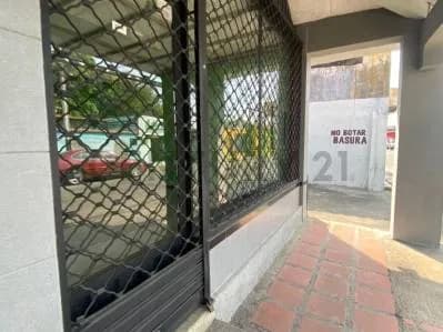 En Alquiler amplio local comercial en el Centro de la ciudad