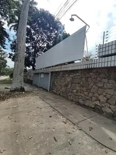 Lisbeth Mantilla Vende Casa Comercial En Urb. Guaparo, Valencia.