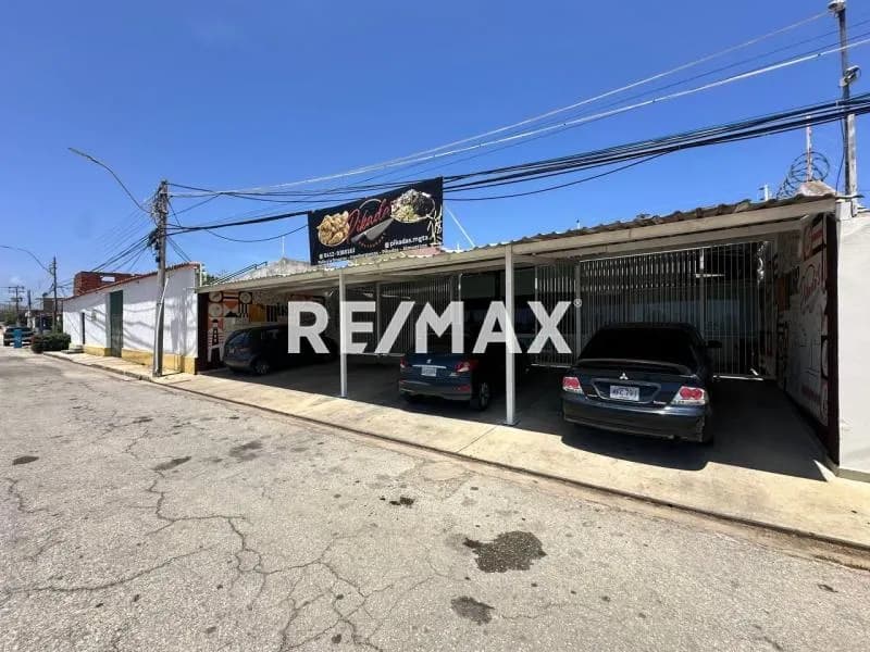 Local comercial y Fondo de Comercio en la estratégica Avenida Aldonza Manrique