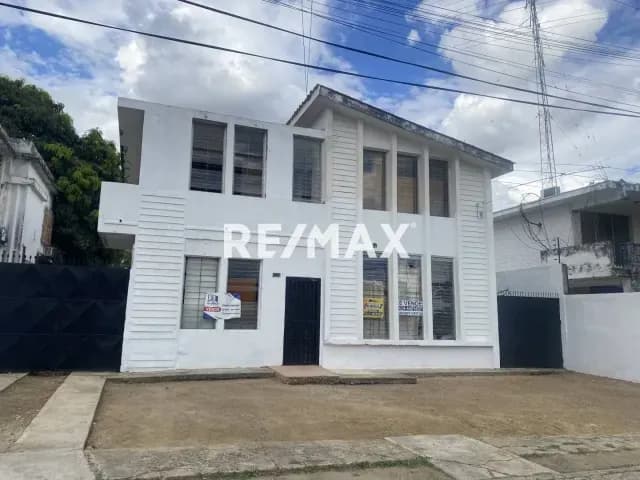 En Venta casa comercial en la Urb. EL VIÑEDO