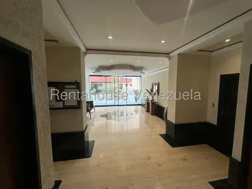 Jv Vende Apartamento Ubicado En Valencia, El Parral, Piso Alto Destacado Por Su Impresionante Vista Panorámica De 180 Grados. 26-16179 Jun1