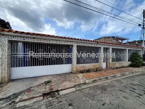 Amplia Casa En Venta Urb. Los Samanes Calle Cerrada, Maracay 26-21307 Hc
