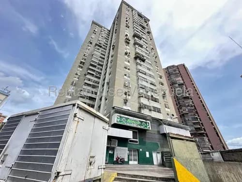 Apartamento En Venta En El Centro De Maracay, 26-21854 Df