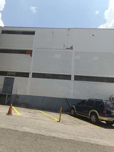 Galpón Industrial Calle Lebrun Petare, Espectacular Nave Industrial En Alquiler, Con Edf De Oficinas Independientes, Pueden Estar Hasta 5 Gandolas , Estacionamiento Para Unos 20 Vehículos, O Mas