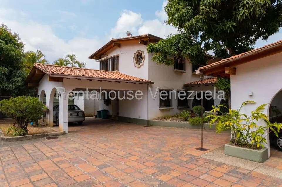 Casa (Colonial) en Venta en Country Club, Distrito Metropolitano