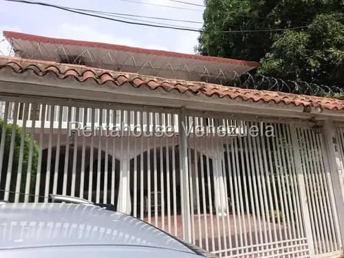 Excelente Casa En Venta El Limón Maracay De Dos Plantas Excelente Ubicación 4 Habitaciones 3 Baños Patio Jardín Nela 25-14251
