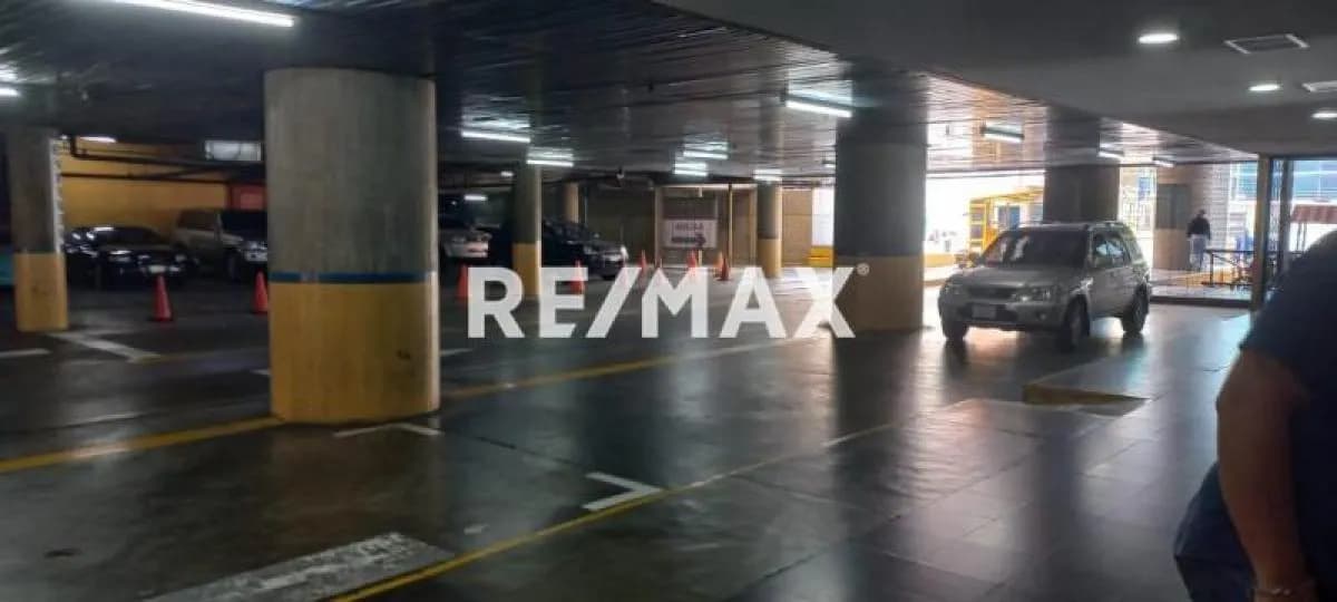 Venta de Estacionamiento en los Palos Grandes