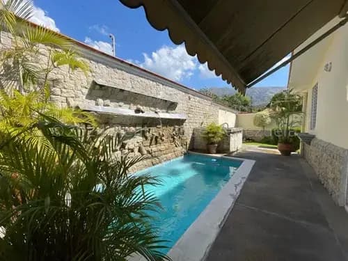 Hermosa E Impecable Casa Con Piscina En Venta En El Piñal Norte, El Limon, Calle Cerrada. 26-7006 More