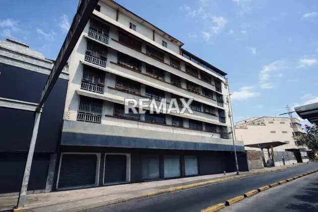 En venta amplio Local Comercial en Avenida Nueva Granada, 876M²