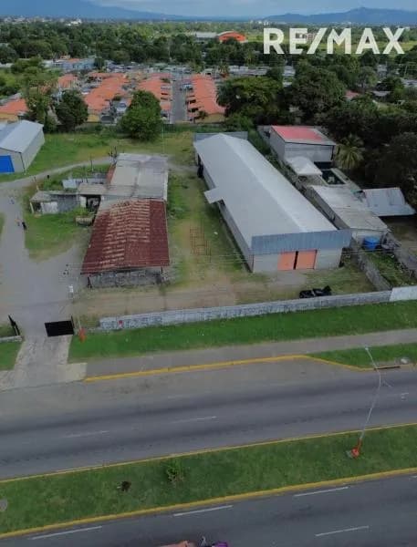 Propiedad Industrial en Venta. Galpones y terreno propio.