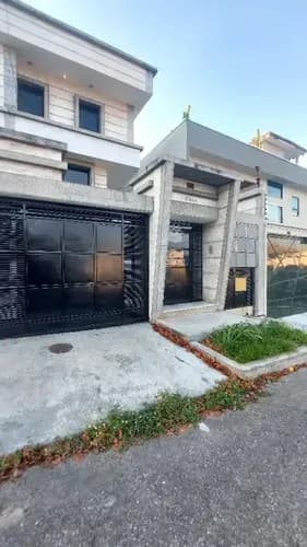 Casa-quinta De 3 Niveles En Colinad De Vista Alegre