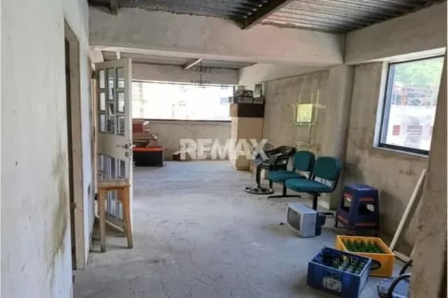 Se Alquila Local Oficina de 90 m2 en Santa Eduvigis
