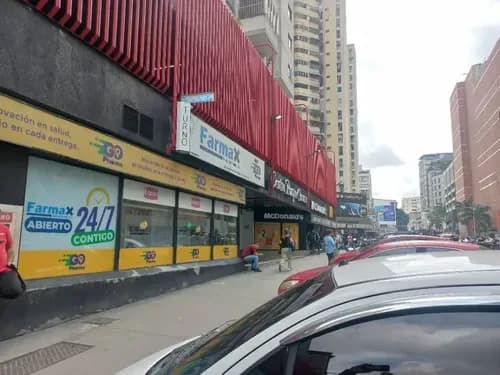 Punto De Comercio Frente Al Sambil De La Candelaria (r.o)