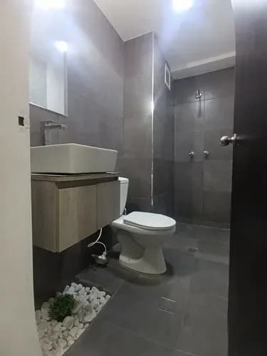 Nueva Captación: Moderno Apartamento En Piso Alto Con Balcón Panorámico, Piscina Y Estacionamiento Techado Residencias Vistapo, Urbanización La Trigaleña Alta Hp-ind
