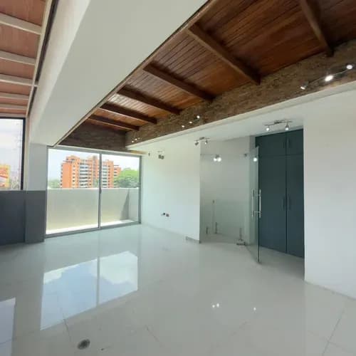 Apartamento En Alquiler En El Poblado De San Diego. Frente A La Ujap. Mg9