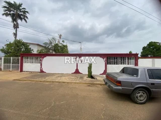 CASA EN URBANIZACION LA ROTARIA 5TA ETAPA EN CALLE SEMI CERRADA