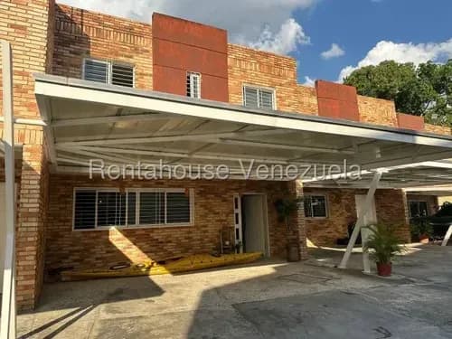 En Maracay Venta De Hermoso Y Comodo Townhouse Gbf 26-14452 Las Delicias