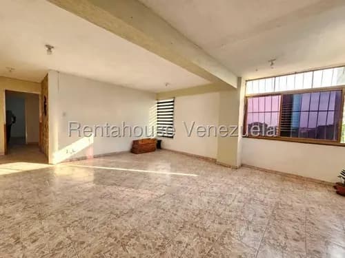 Apartamento En Zona Centro De Mcy Piso Bajo En Venta 26-14917 Rm
