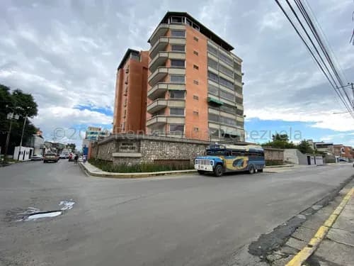 Apartamento En Venta En El Centro De Cagua, 25-812 Df