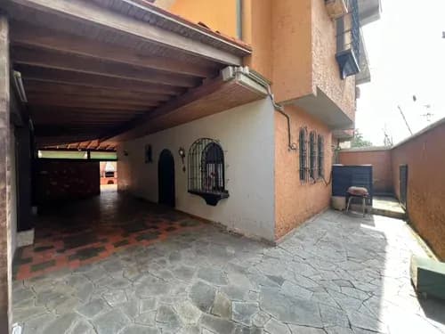 Casa Comercial En Venta A Pocos Minutos De La Av Bolivar Valencia